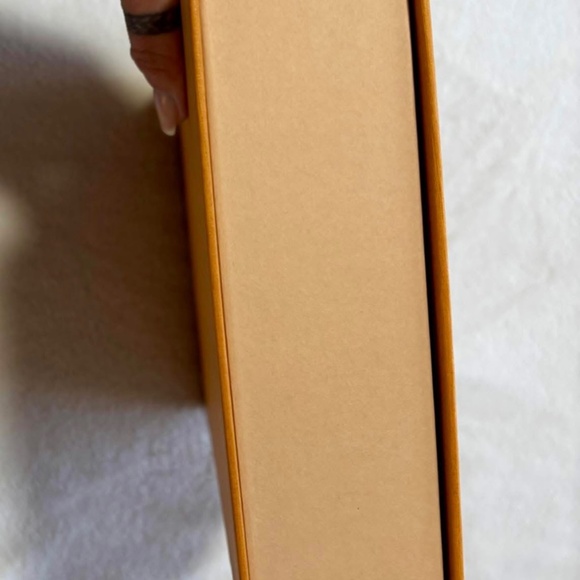 Auth Louis Vuitton M size box, dust bag & 2 different gift bags LIKE NEW! - Picture 7 of 14
